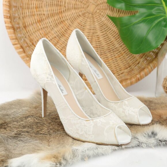 Monique Lhuillier Shoes - Monique Lhuillier Womens Adriana Pump Size 9 White Lace Bridal Heel Peep Toe